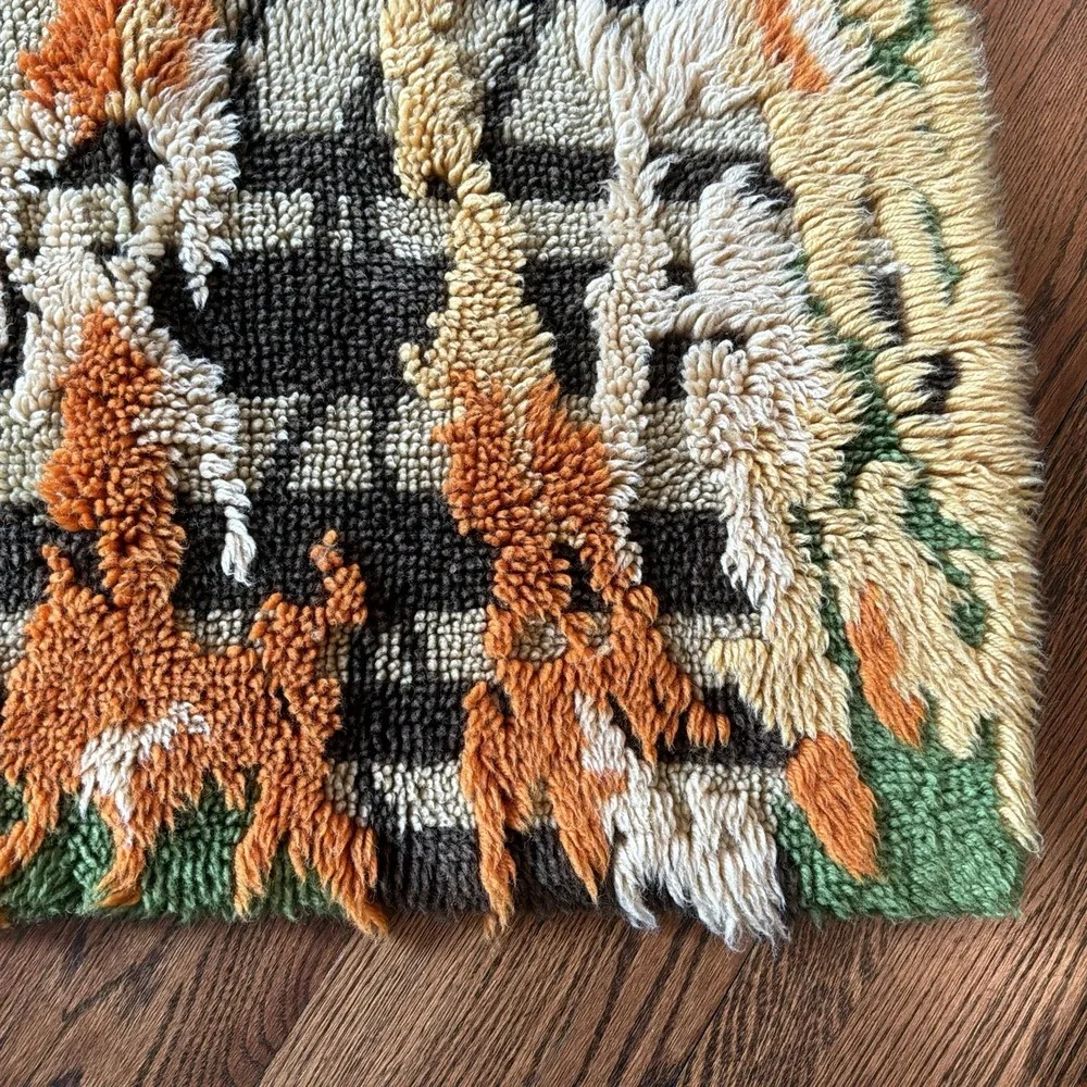 Vtg MCM Hook Rug Wall Hanging Rya Style Abstract Retro Tapestry 24 X 36